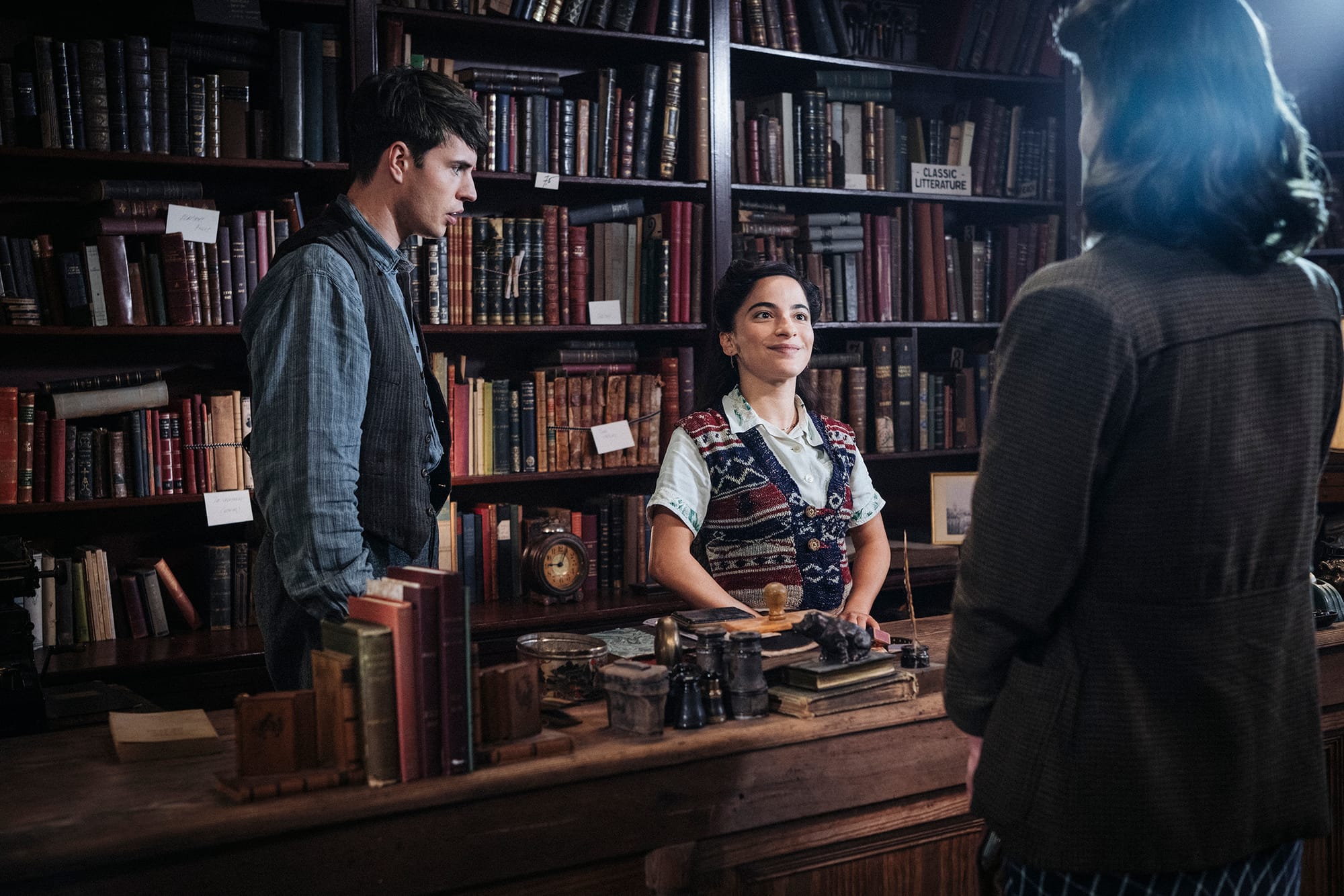 Connor Finch as Jack and Buket Kömür as Nora in 'Bookish' Season 1