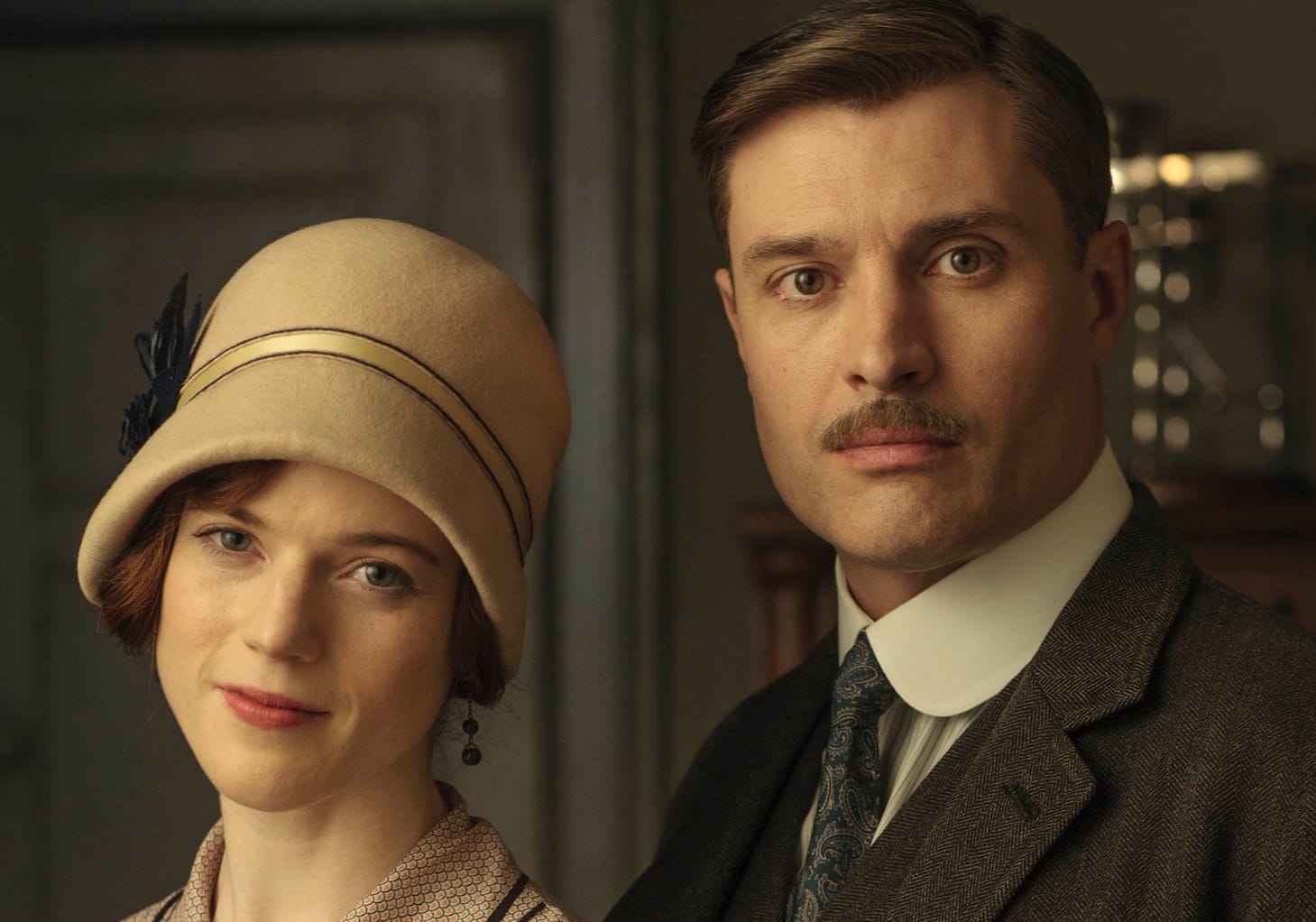 John (Philip Battley) and Gwen Harding (Rose Leslie).