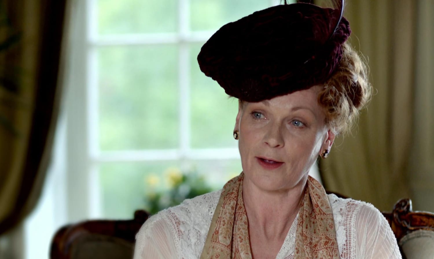 Lady Rosamund Painswick (Samantha Bond).