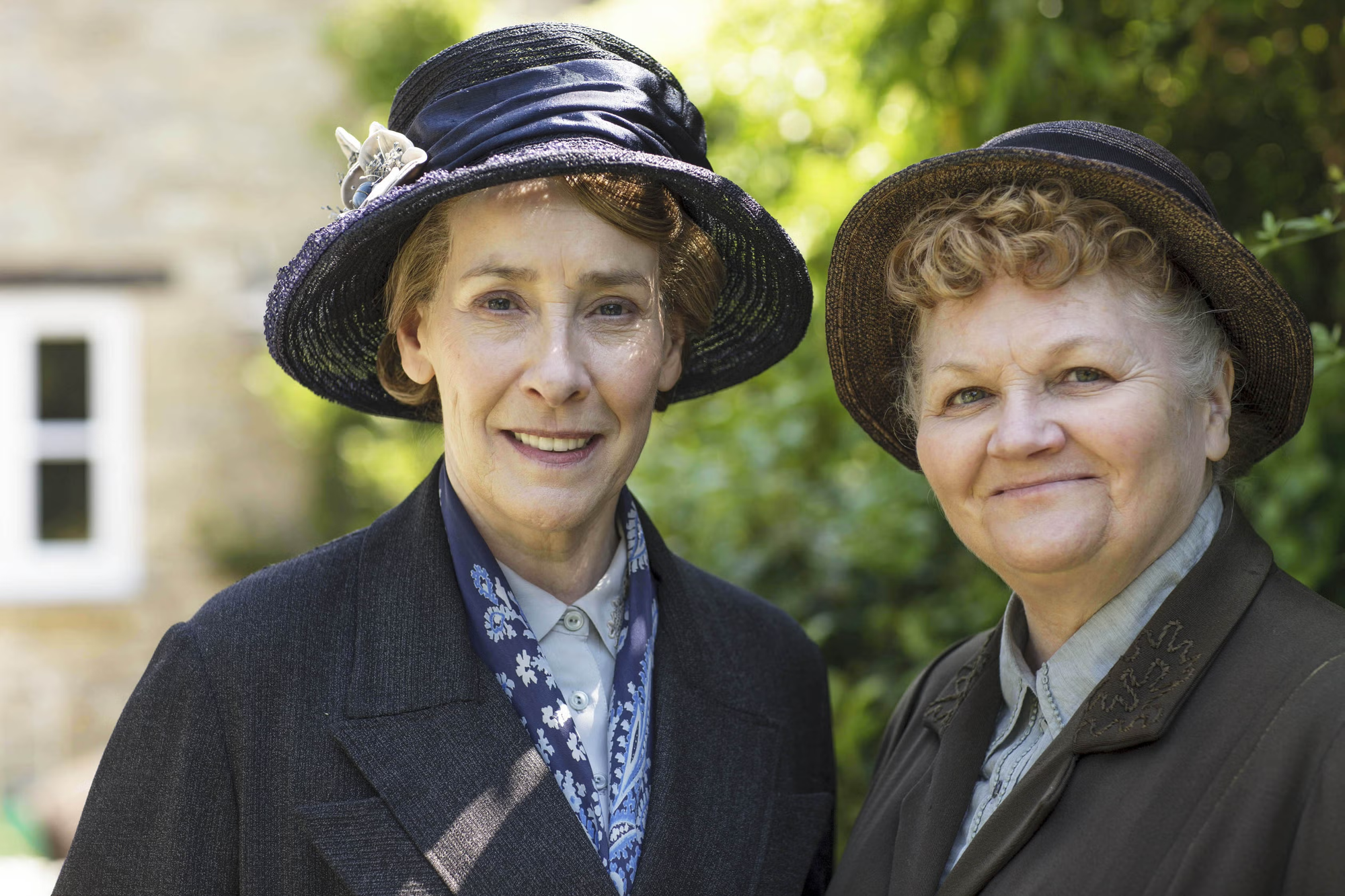 Mrs. Hughes (Phyllis Logan) and Mrs. Patmore (Lesley Nicol).