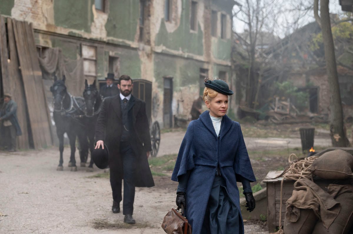 Kate Phillips and Stuart Martin in "Miss Scarlet &amp; the Duke' Season 3