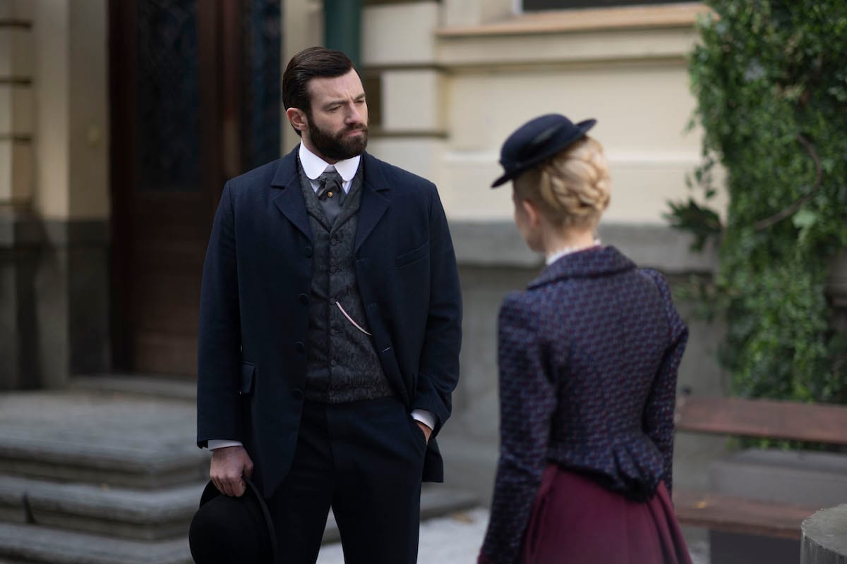 Kate Phillips and Stuart Martin in "Miss Scarlet & the Duke' Season 3 