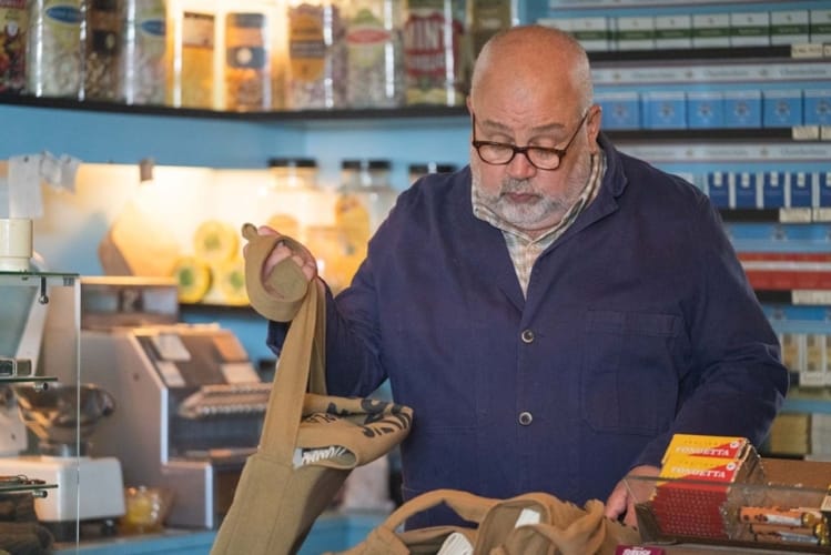 Fred Buckle (Cliff Parisi).