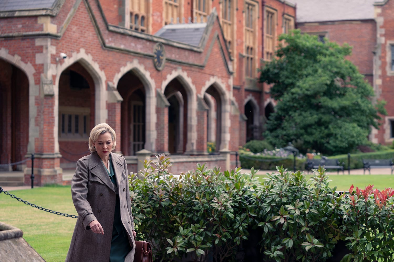 Venetia Alridge (Sara Stewart).