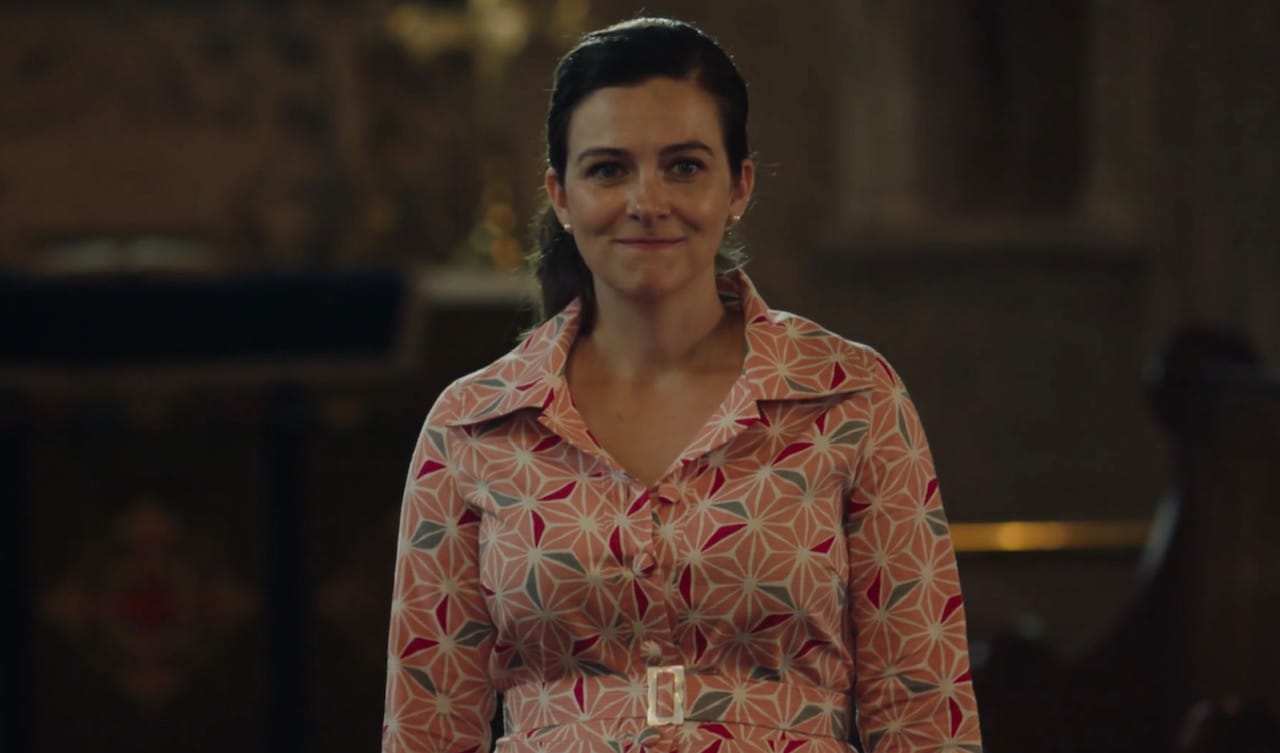 Joan Thursday (Sara Vickers).