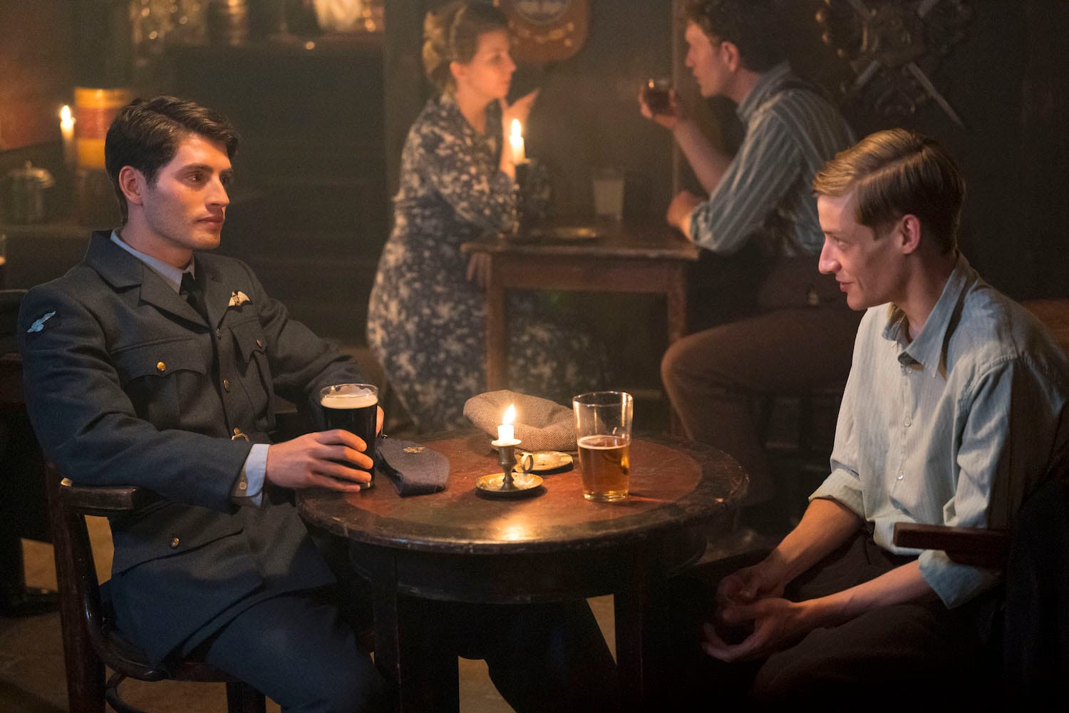 Grzegorz (Mateusz Więcławek) and David (Gregg Sulkin).