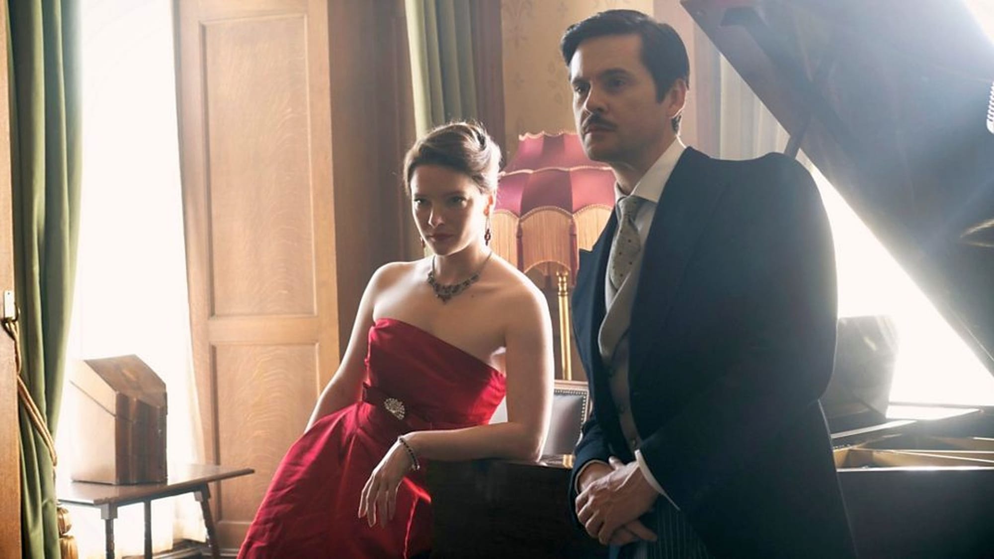 Morfydd Clark as Bridget and&nbsp;Tom Riley as Lord Whitfield in 'Murder is Easy'