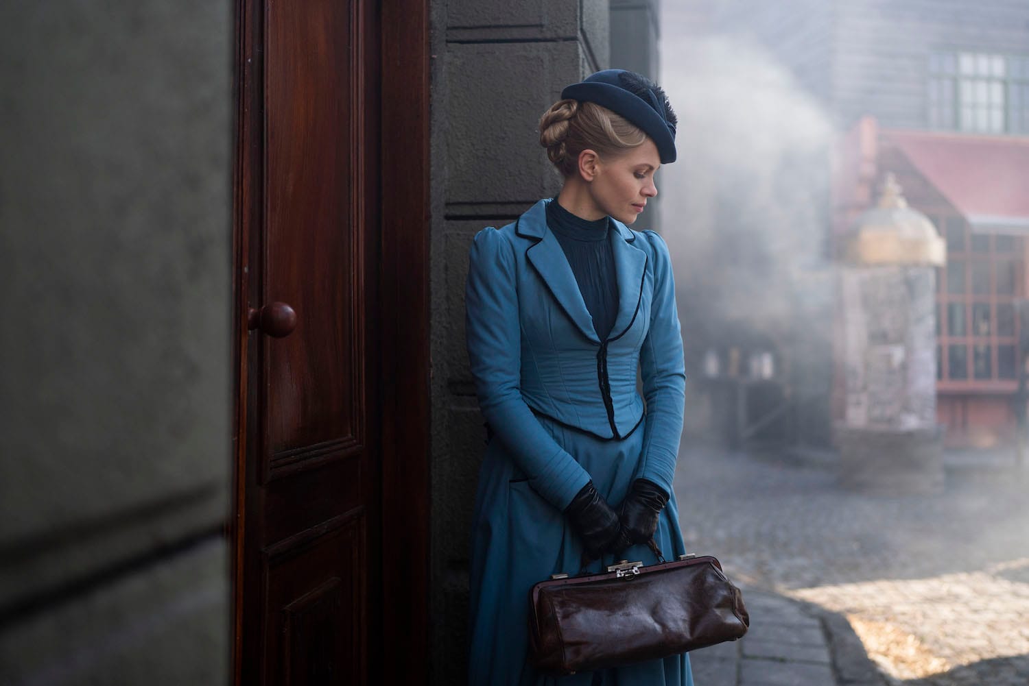 Kate Phillips in "Miss Scarlet & the Duke' Season 4