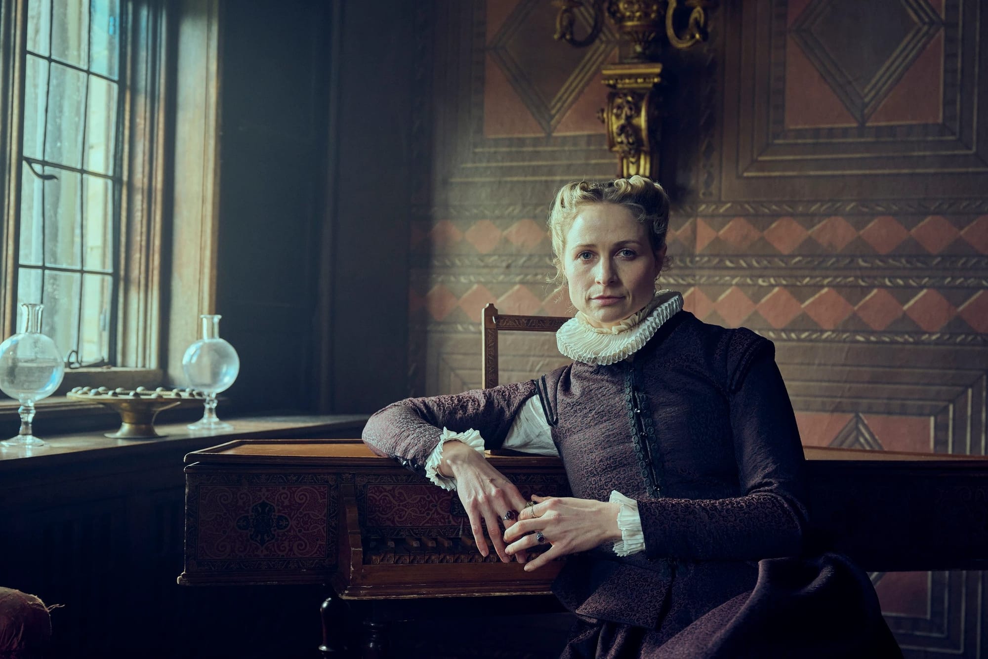 Sandie Brooks (Niamh Algar)