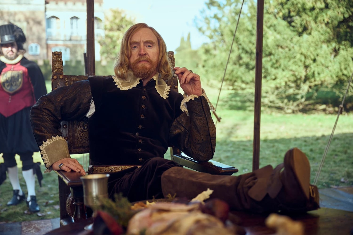 James I (Tony Curran).