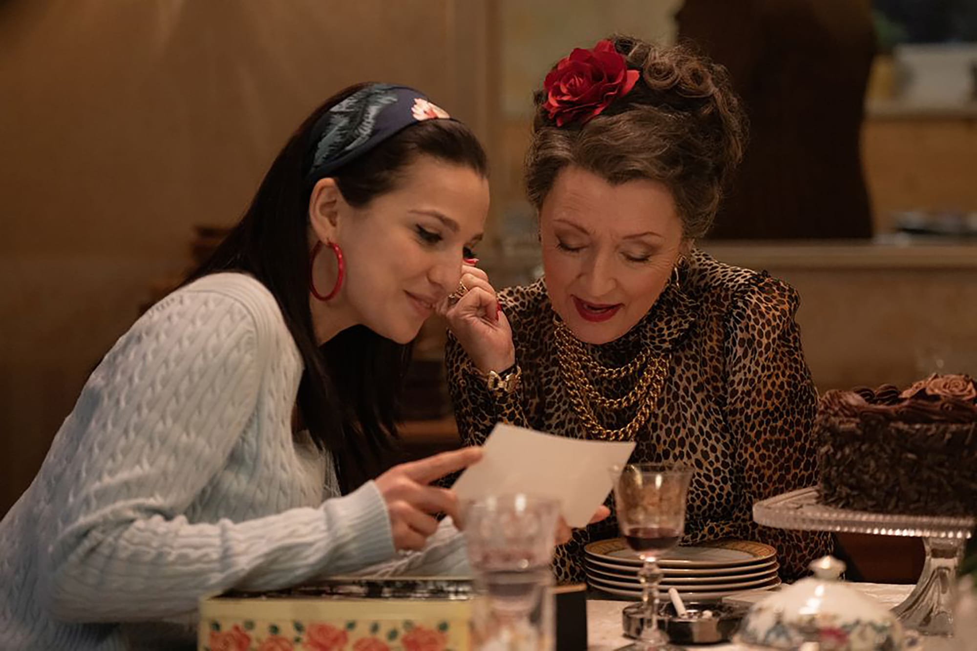 Marisa Abela as Amy Winehouse and Lesley Manville as Nan in 'Back to Black'