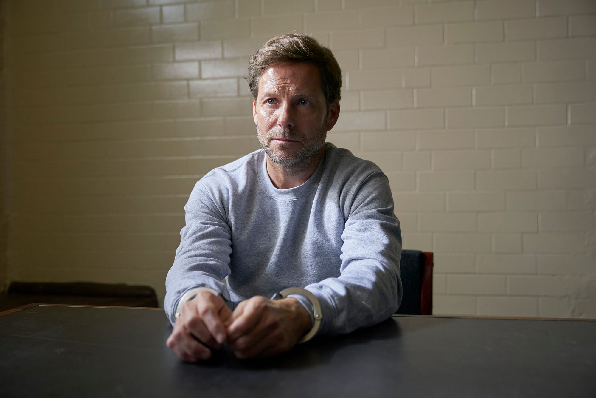 Jamie Bamber as Martyn Hunter in D.I. Ray Season 2