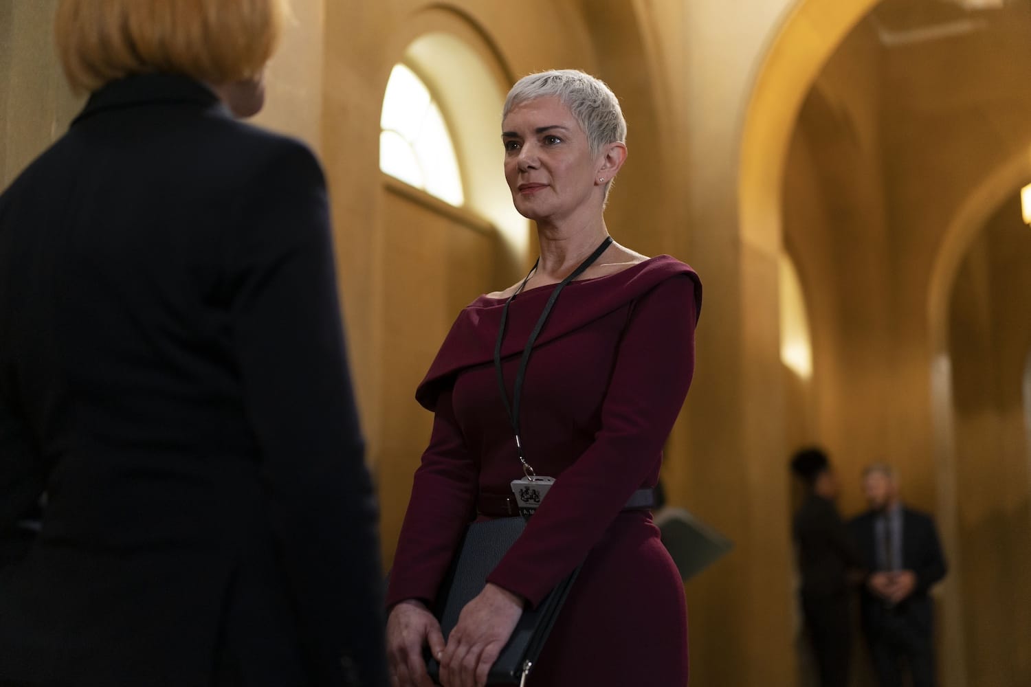 Anna Marshall (Victoria Hamilton) meets Victoria Dalton (Jane Horrocks).