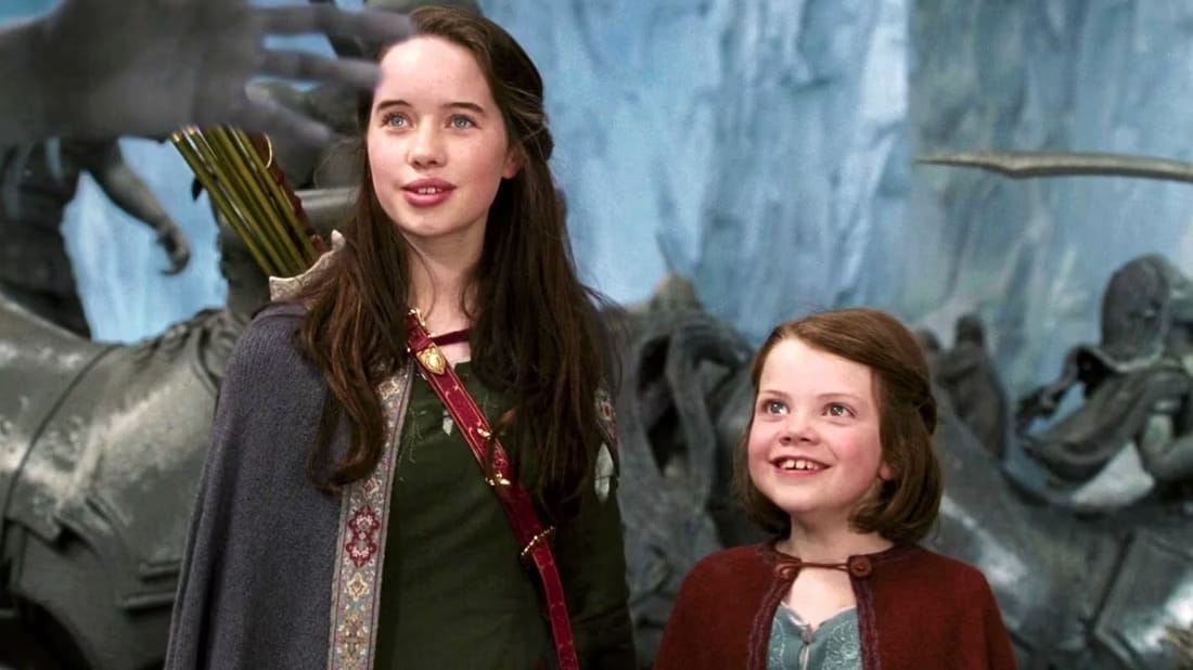 &nbsp;Anna Popplewell and Georgie Henley in "The Chronicles of Narnia: The Lion, the Witch and the Wardrobe"