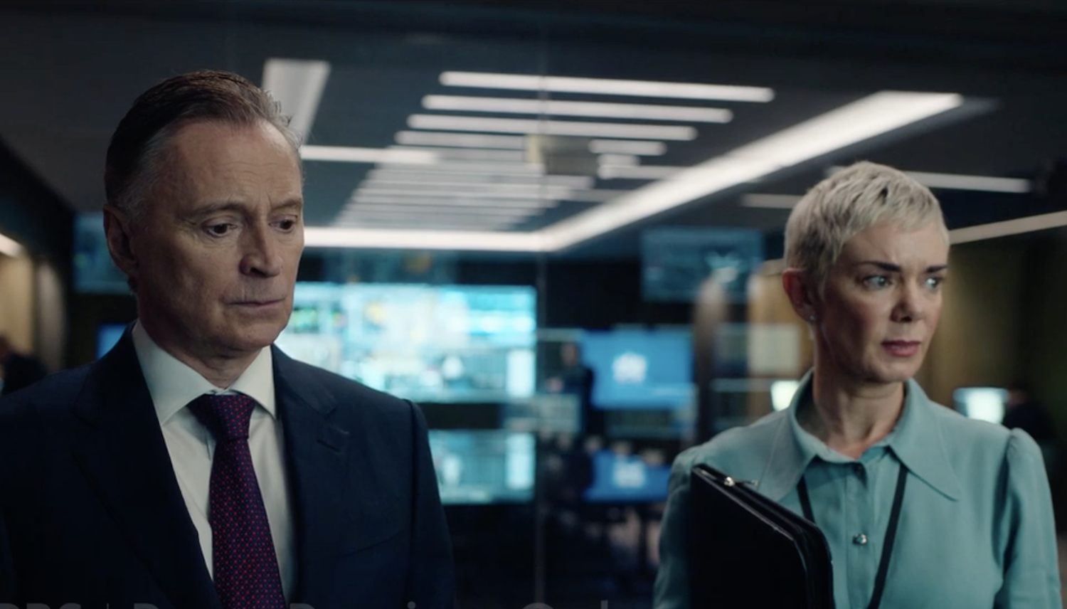 Robert Sutherland (Robert Carlyle) and Anna Marshall (Victoria Hamilton),