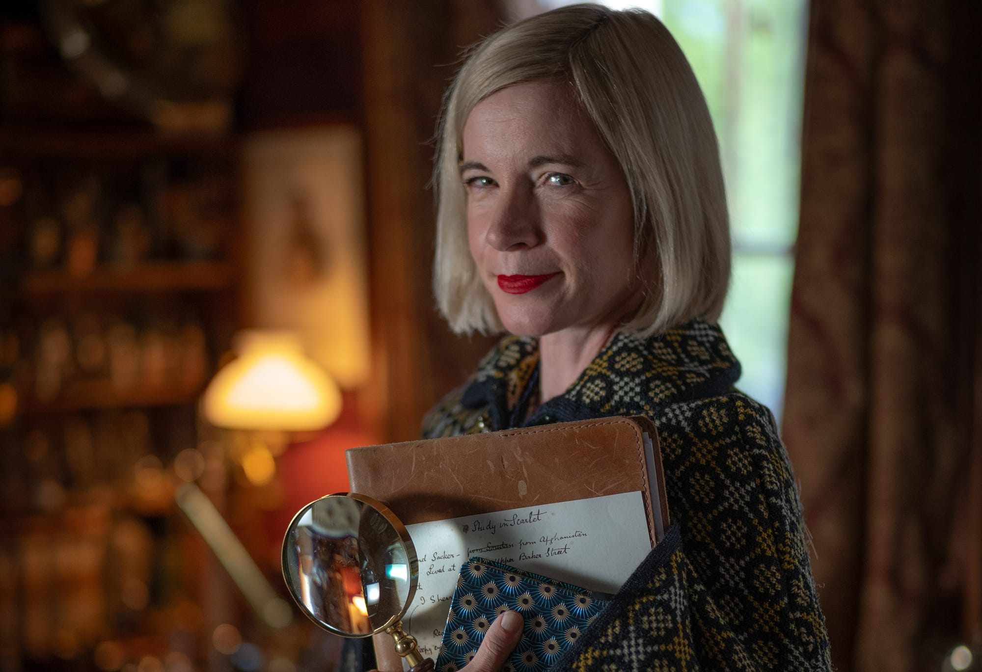 Lucy Worsley in The Sherlock Holmes Pub in London in 'Lucy Worsley's Holmes vs. Doyle'