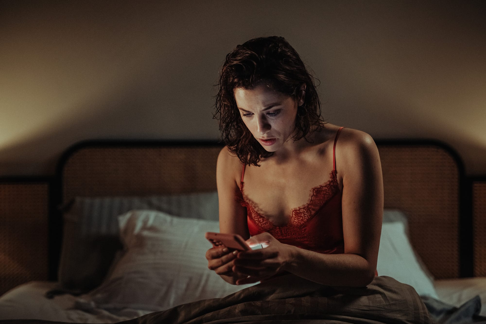 Jessica De Gouw as Becka in 'The Couple Next Door' Season 1