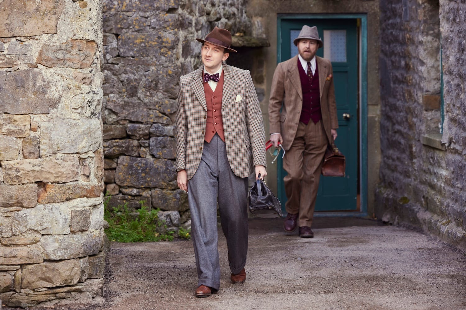 Siegfried Farnon (Samuel West) and Richard Carmody (James Anthony Rose).