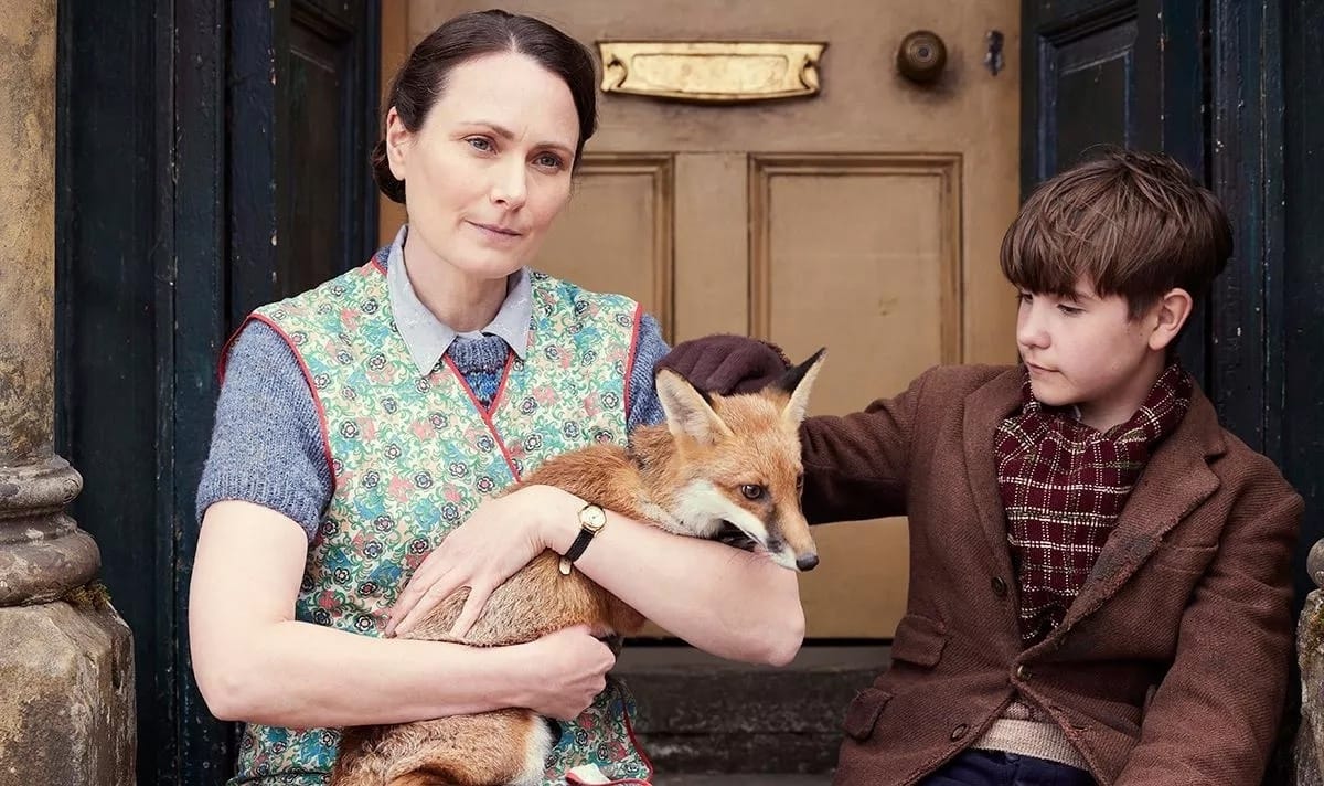 Anna Hall (Anna Madeley), the fox, and animal-lover Christopher Taylor (Owen Phillips).