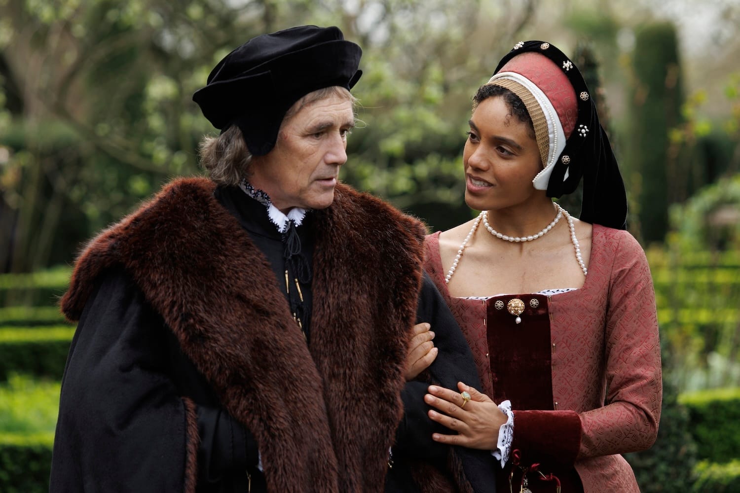  Mark Rylance and Maisie Richardson-Sellers in "Wolf Hall: The Mirror and the Light"