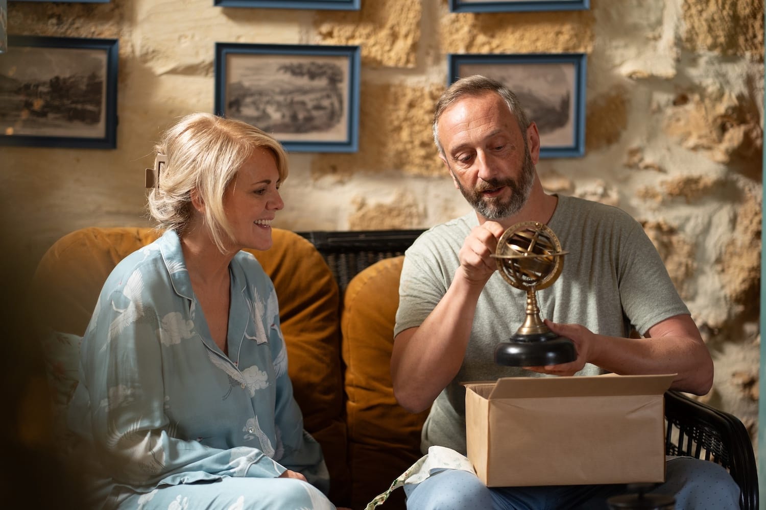 Jean White (Sally Lindsay) and Dom Hayes (Steve Edge).