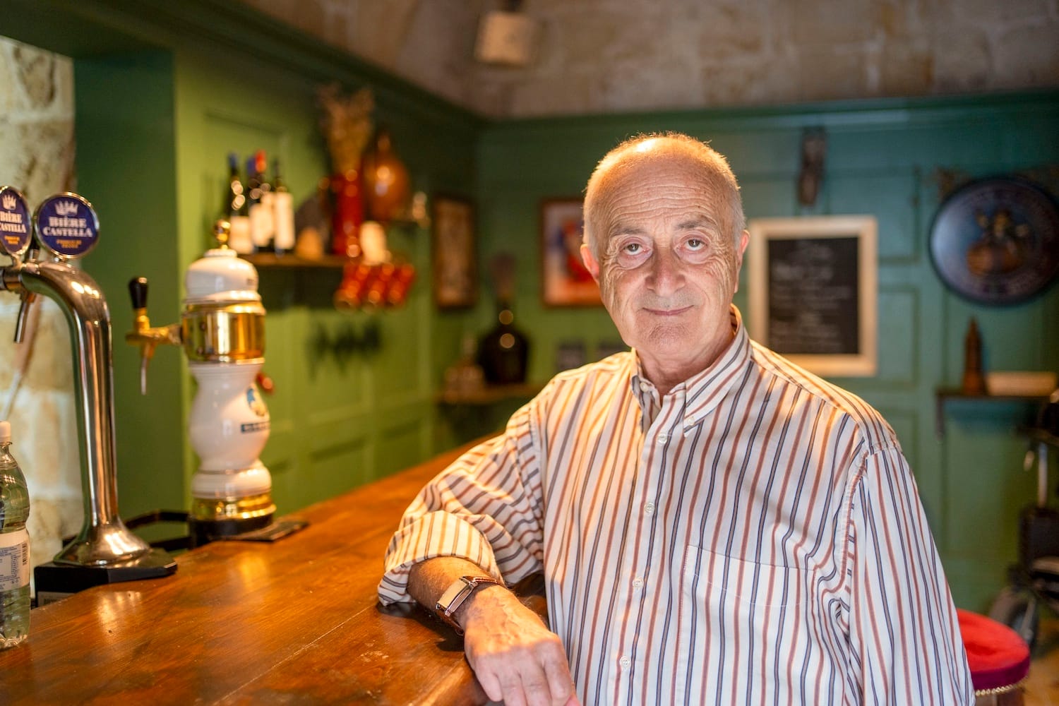 Patrick (Tony Robinson), restored to his rightful position behind the bar of La Couronne.