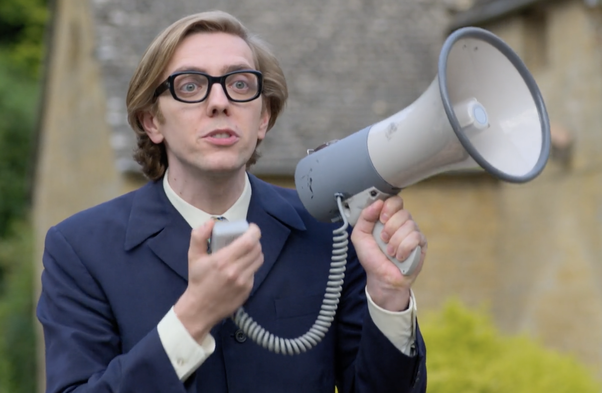 Dermot Millington (Joshua James).