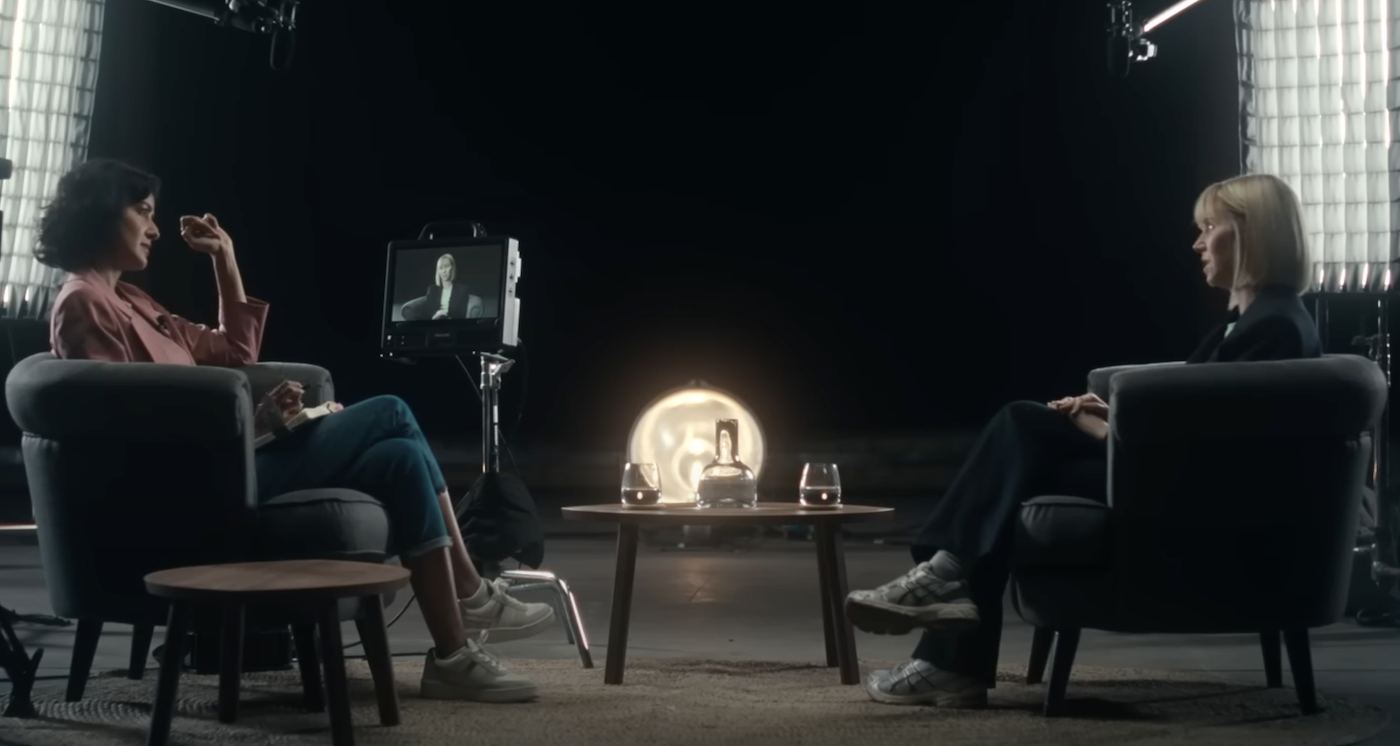 Karen Pirie (Lauren Lyle) is interviewed by journalist Bel Richmond (Rakhee Thakrar).