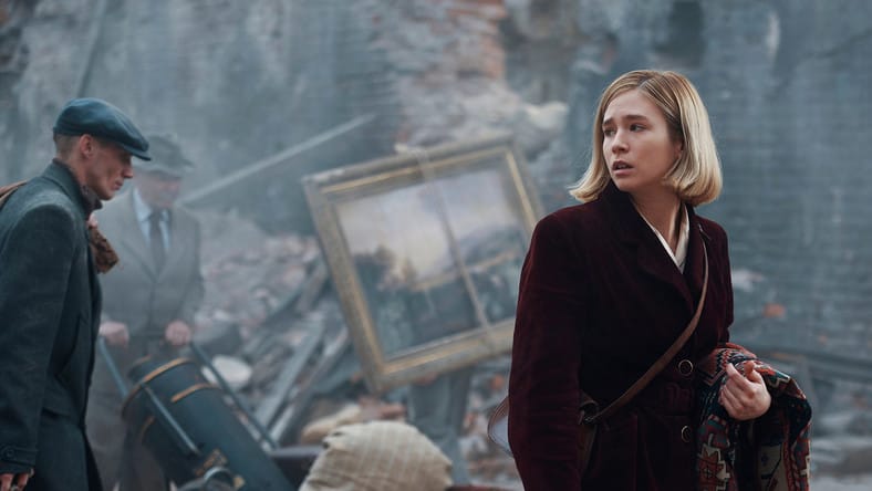 Zofia Wichlacz as Kasia in World on Fire Season 1