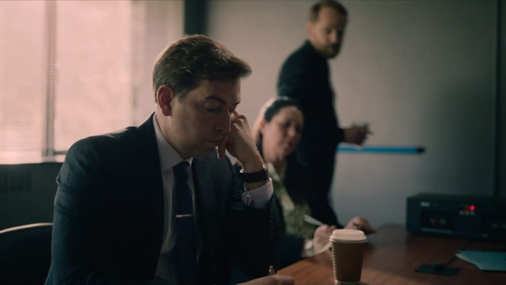 Edward Bennett as Peter Mott in COBRA Season 1