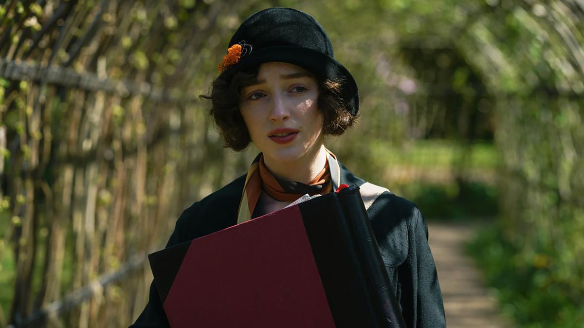 Phoebe Dynevor to Play Daphne Du Maurier in 'The Housekeeper'