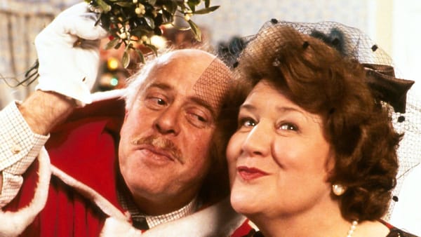 Cynthia (Patricia Routledge) and Richard (Clive Swift) under the mistletoe